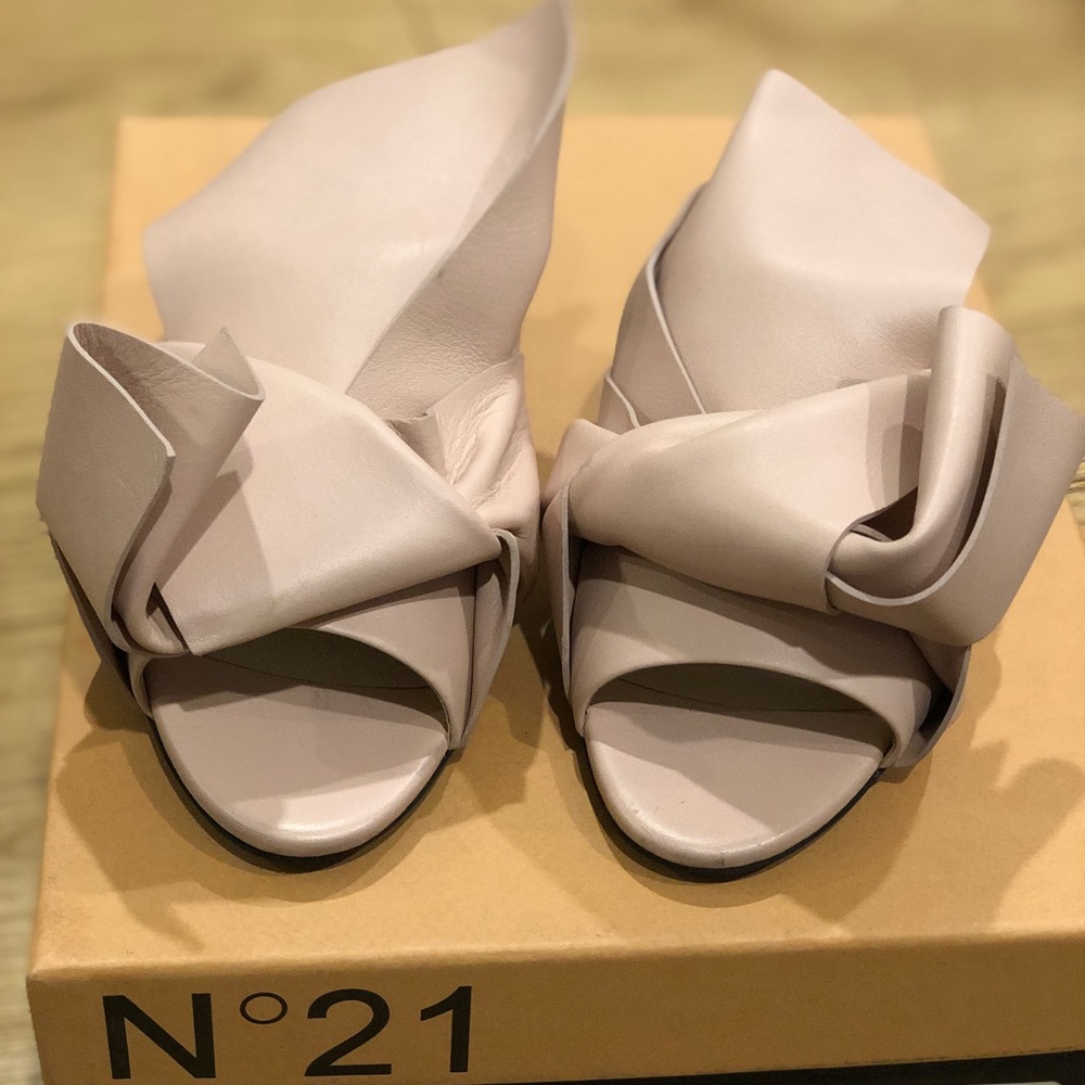 No. 21 Blush Pink Leather Knot Sandals